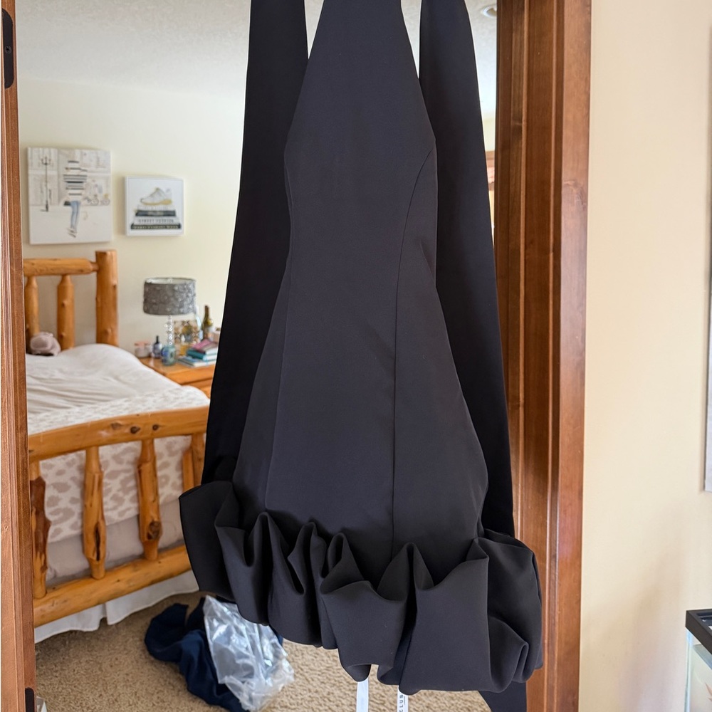 ClubL London Elegant Black Mini Dress - Picture 5 of 5